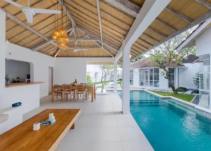 Cocodrilos 1 By Pertama * Seminyak
